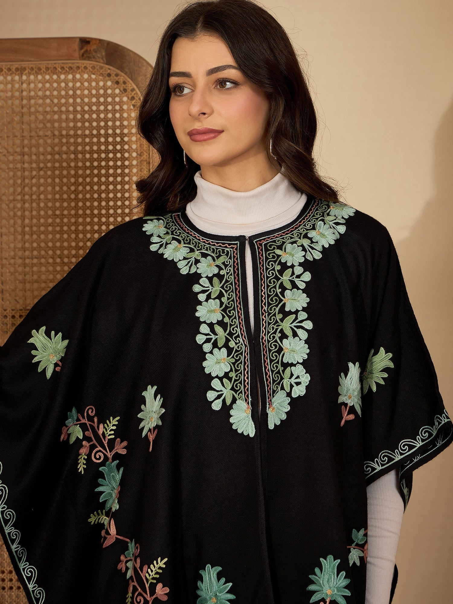Women Black kashmiri embroidery pheran