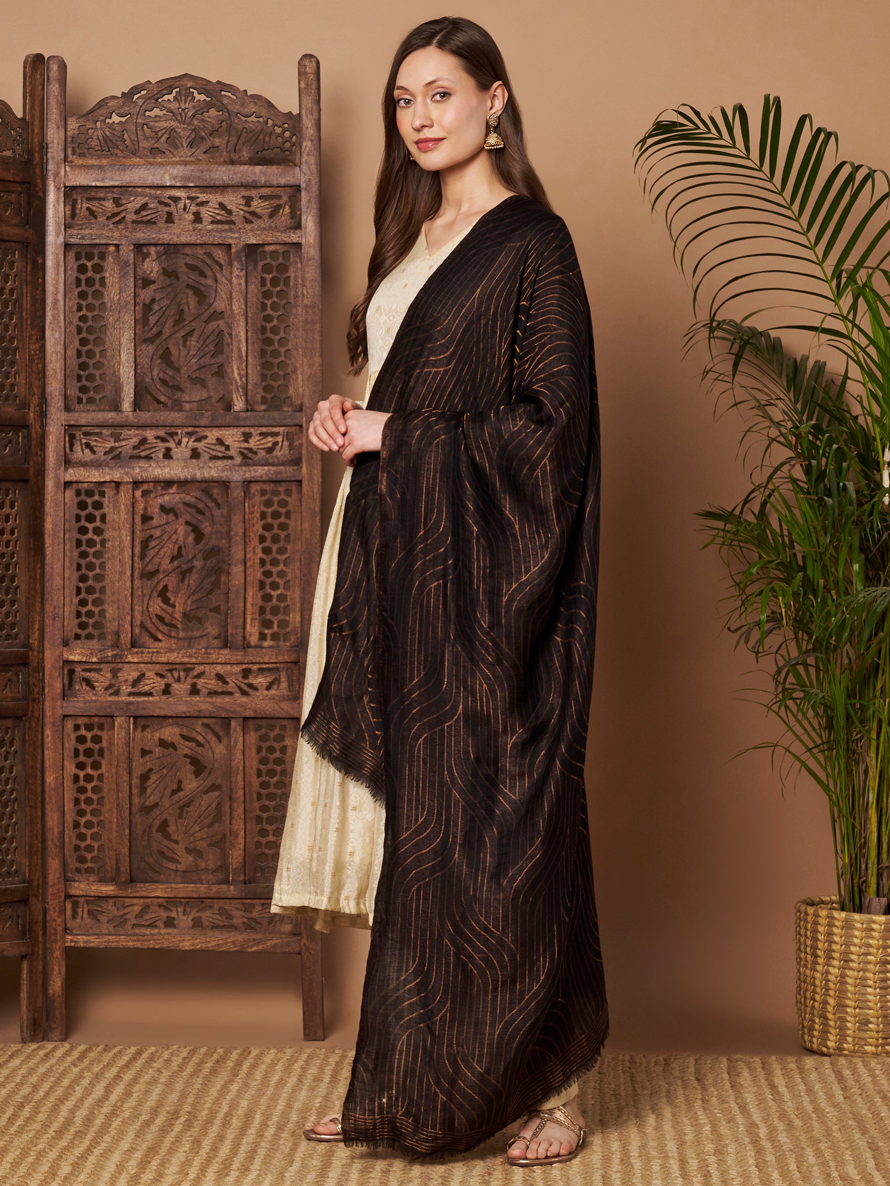 Zari Geometric Reversible Stole - Black
