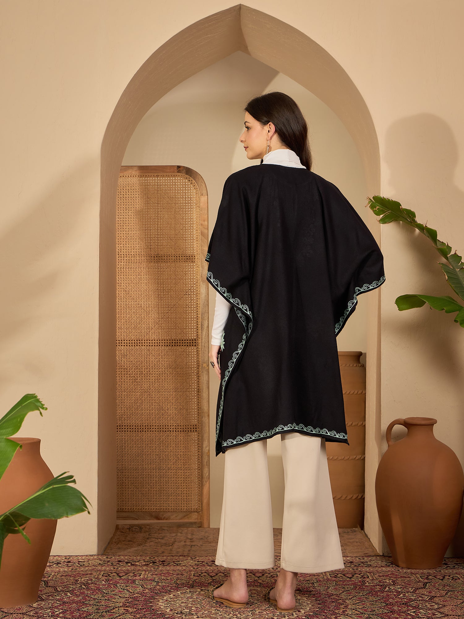 Women Black kashmiri embroidery pheran