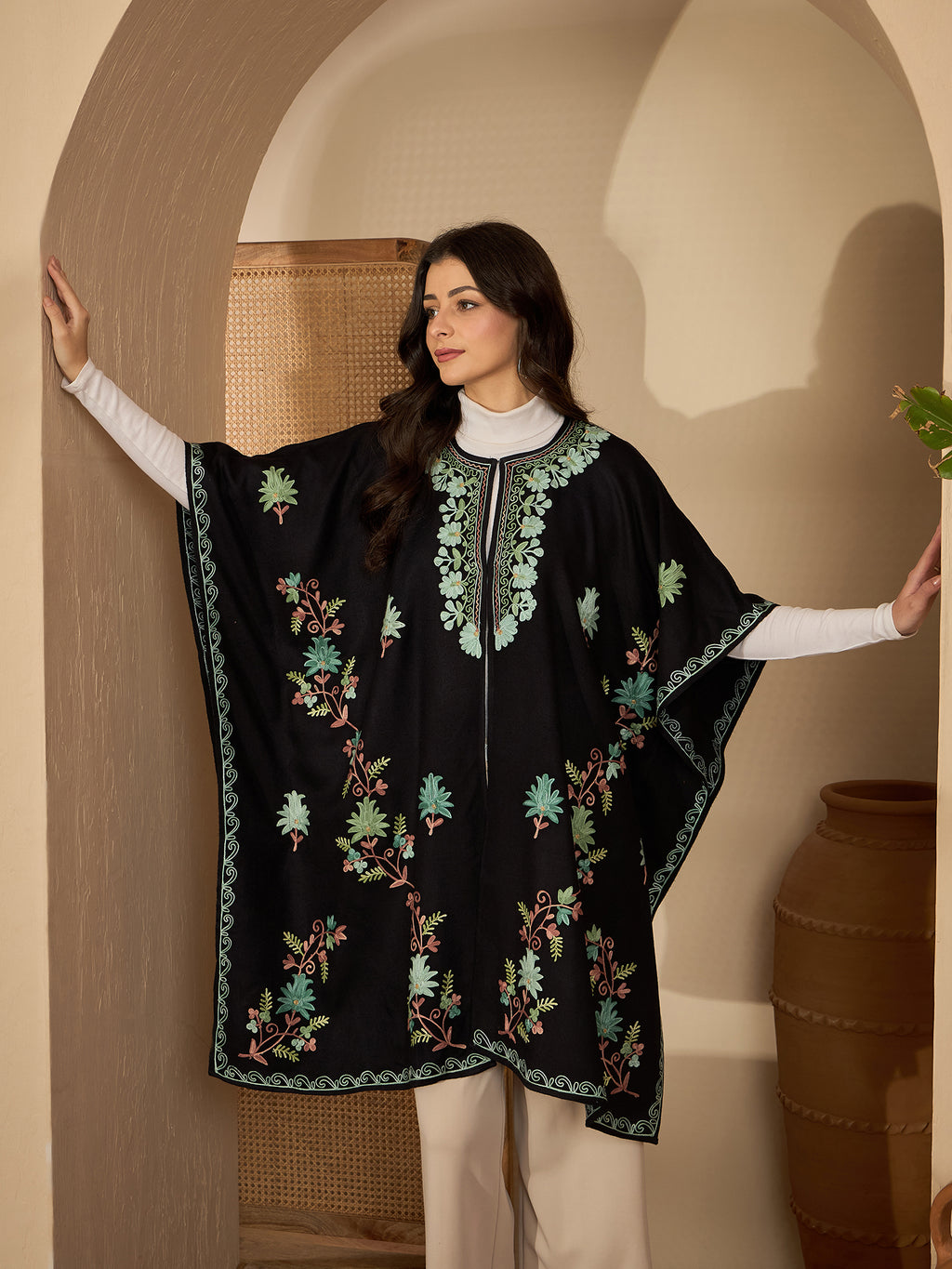 Women Black kashmiri embroidery pheran