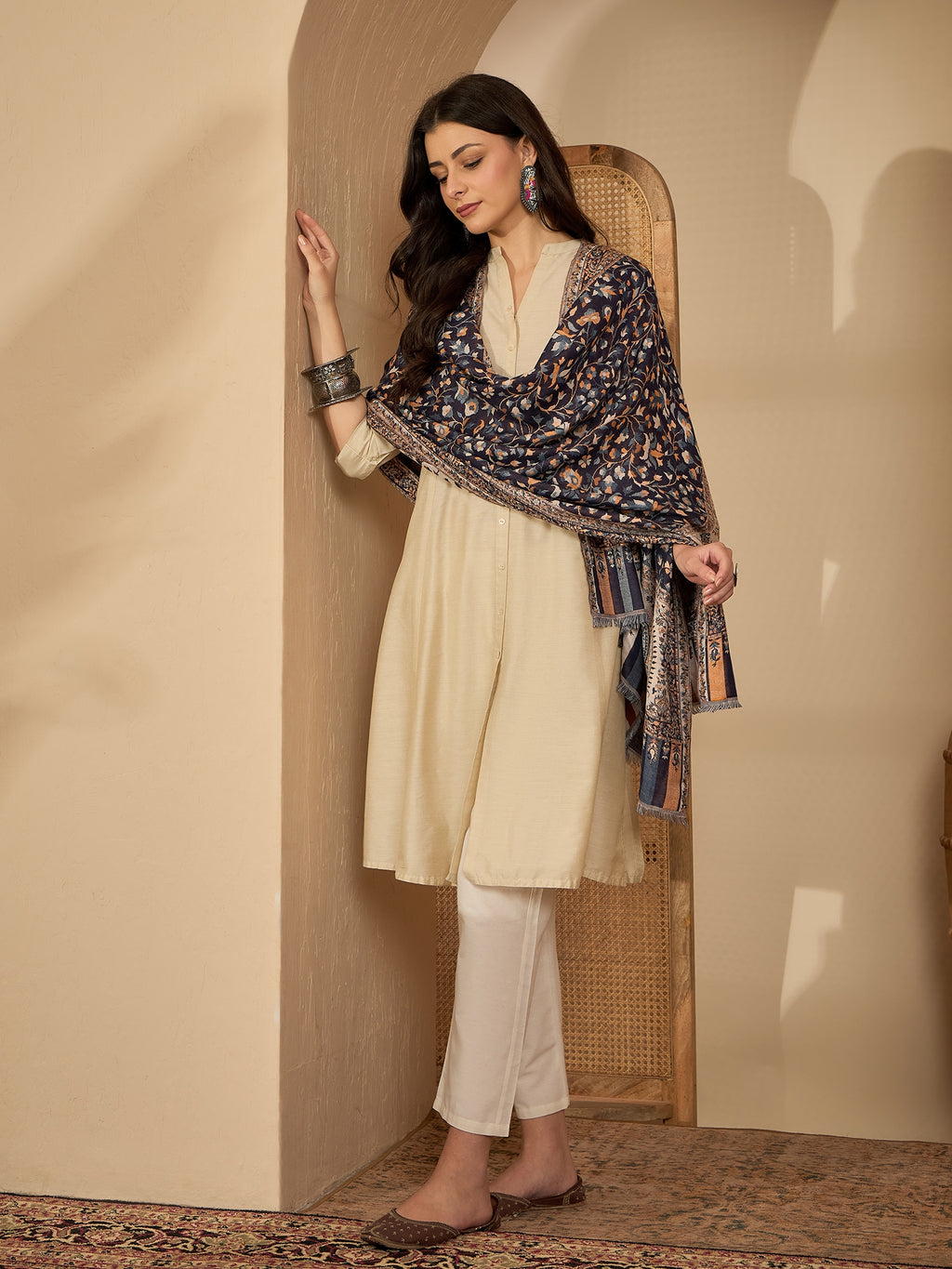 Women Navy White Reversible Kashmiri Kaani Weave Stole