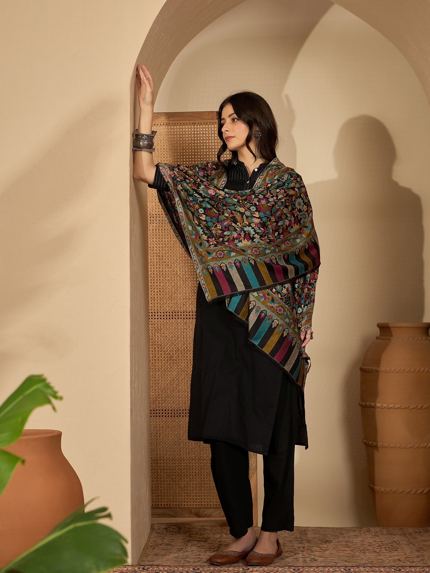 Women Black Woollen Kashmiri Kaani Weave Stole