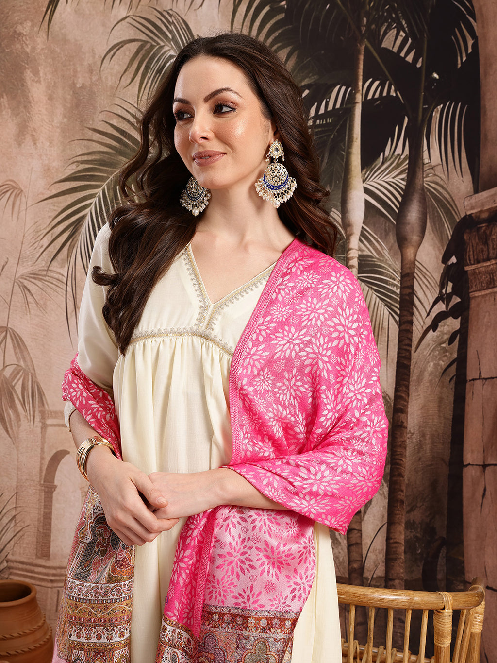 Women Pink Floral Woven Design Stole