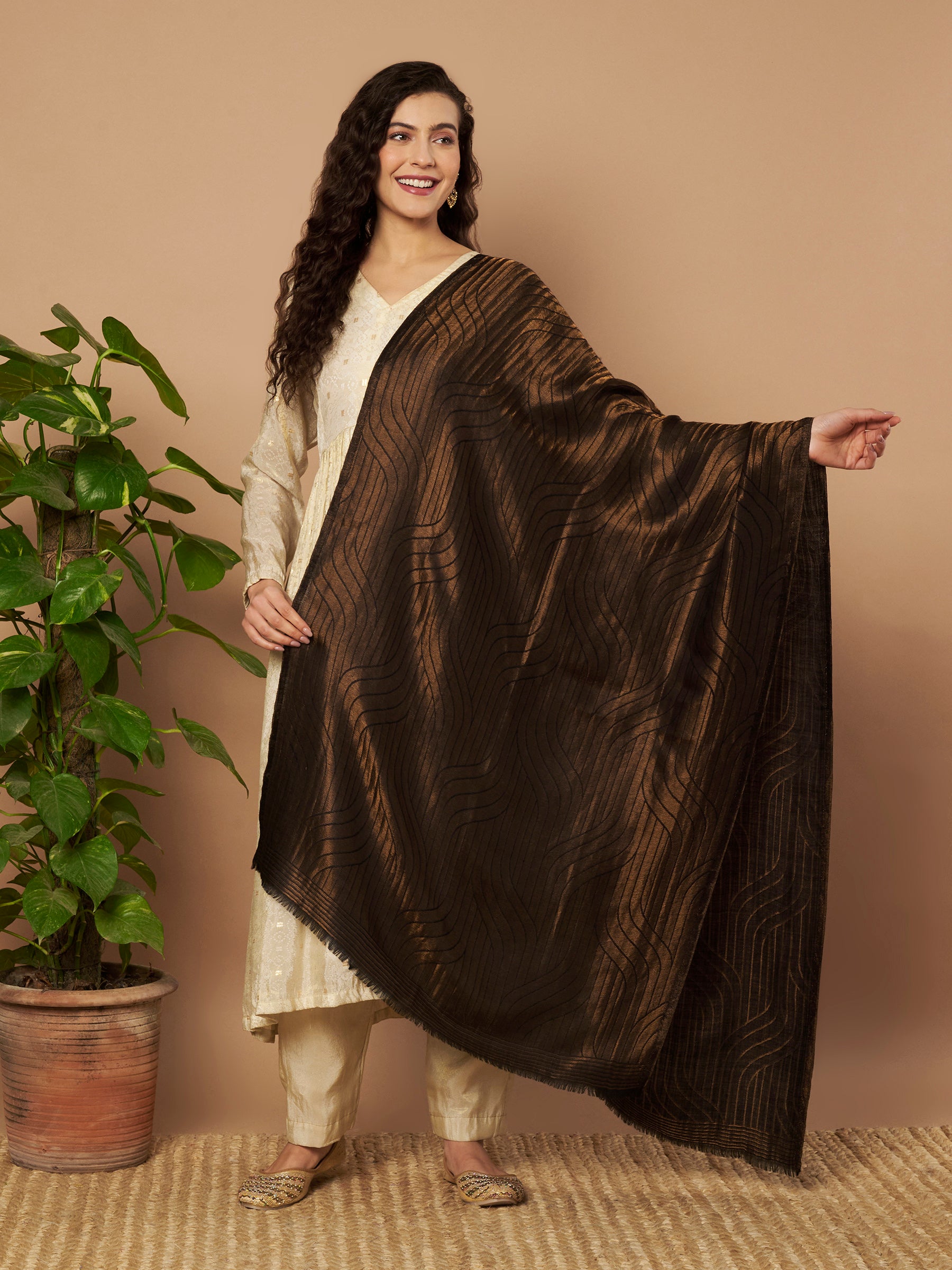 Zari Geometric Reversible Stole - Black