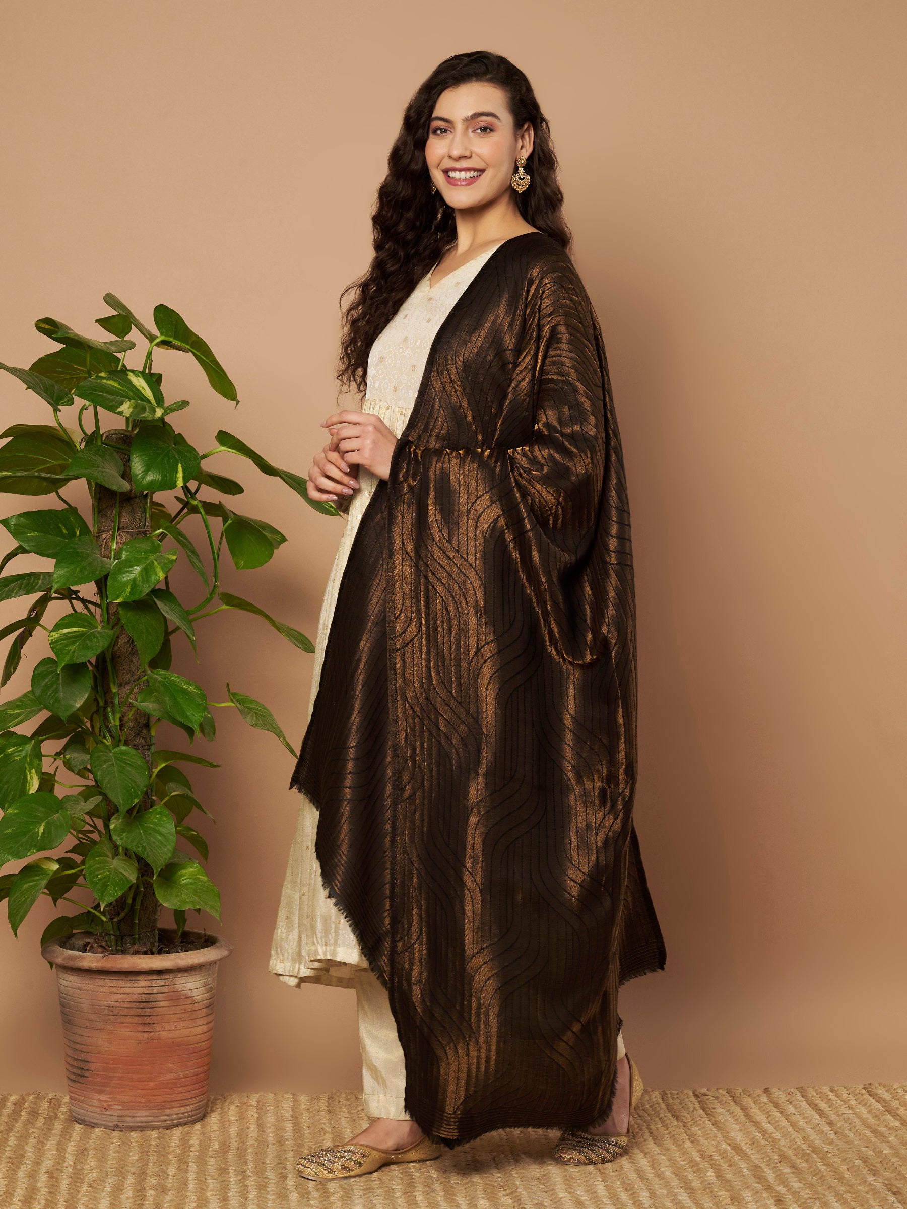 Zari Geometric Reversible Stole - Black