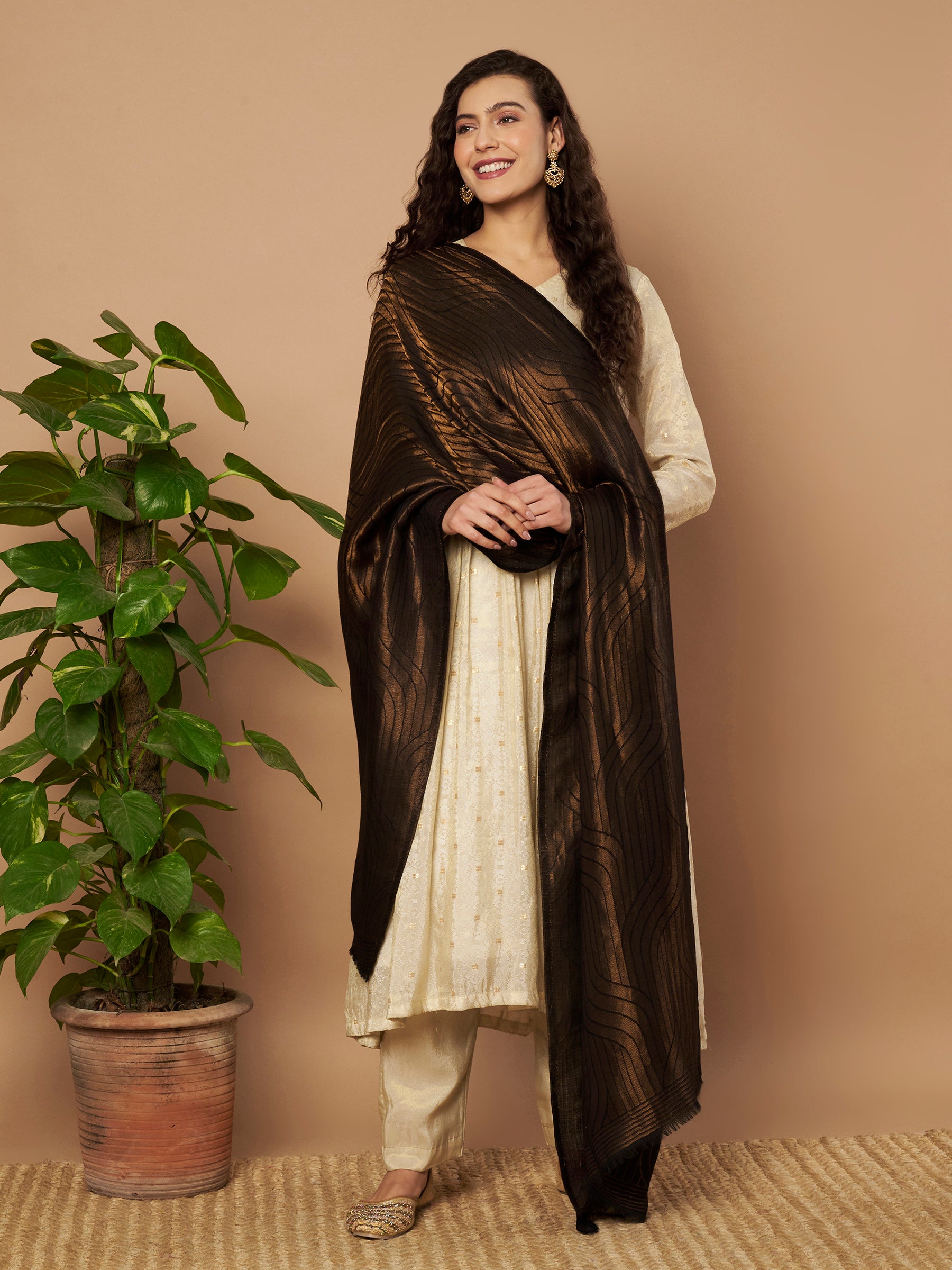Zari Geometric Reversible Stole - Black