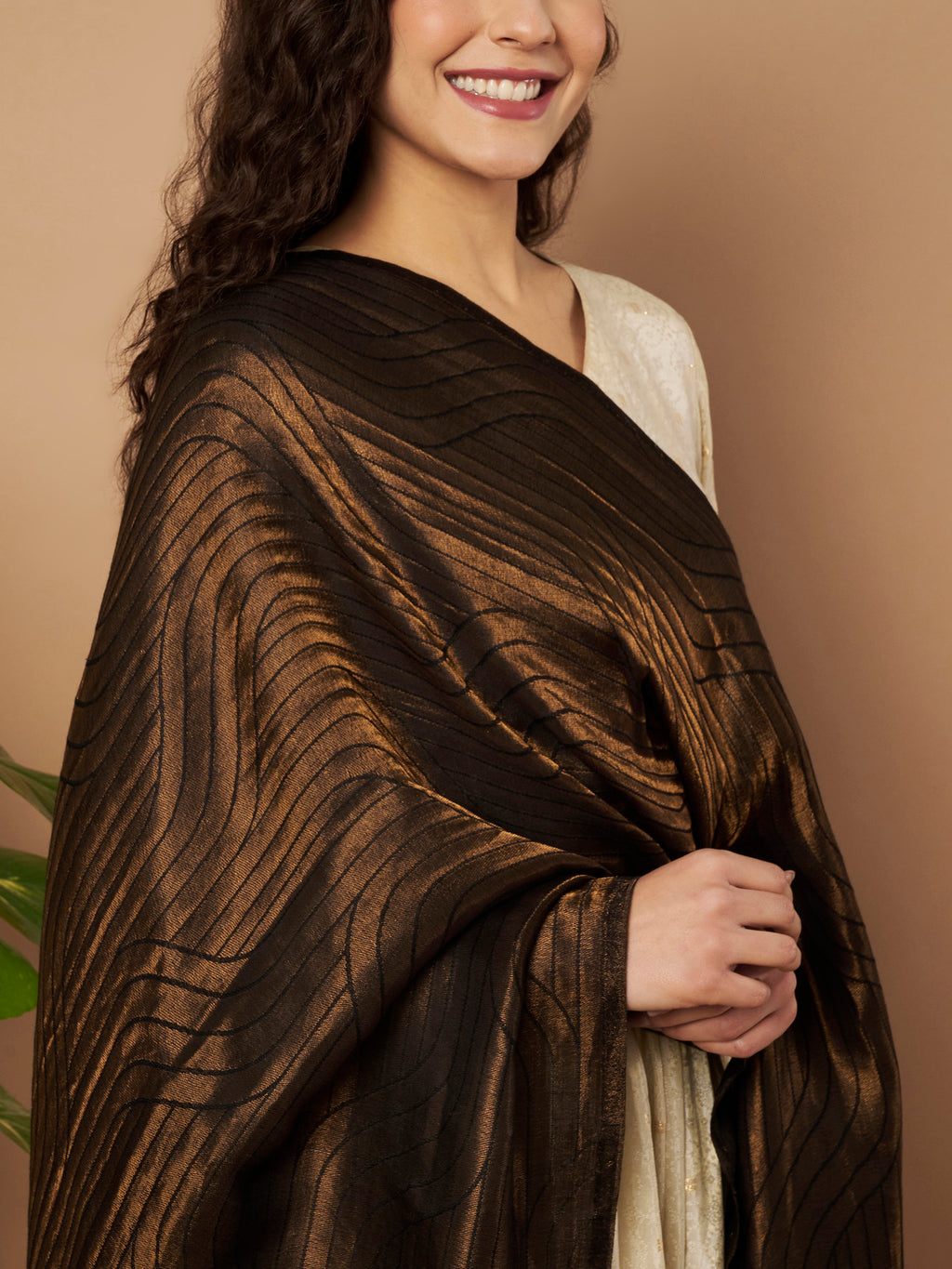 Zari Geometric Reversible Stole - Black