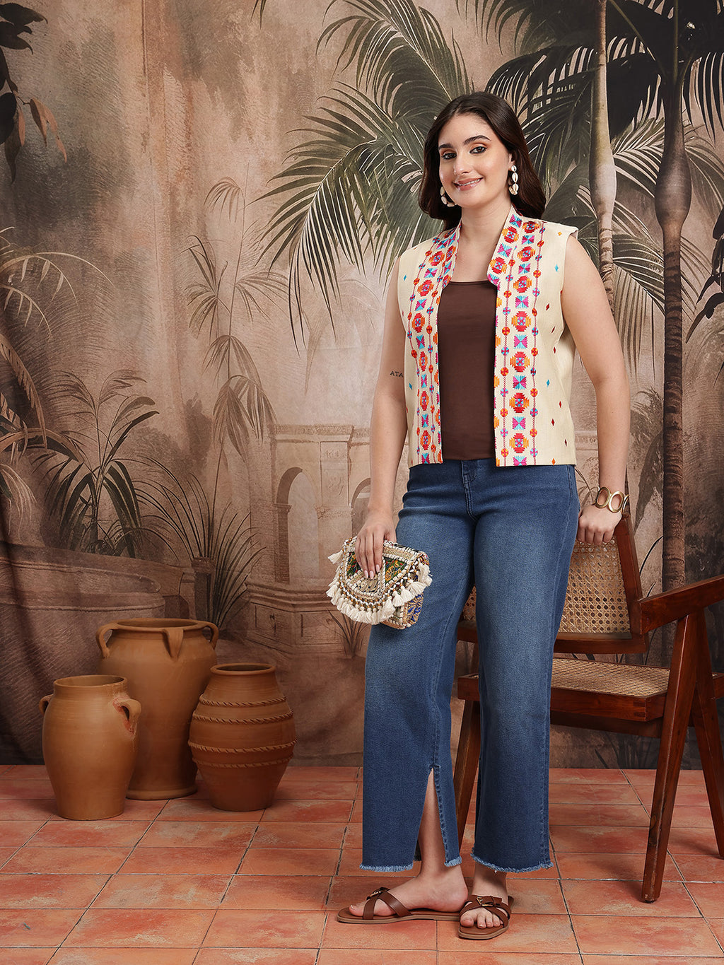 Women Cream Geometric Embroidered Tailored Sleeveless Jacket