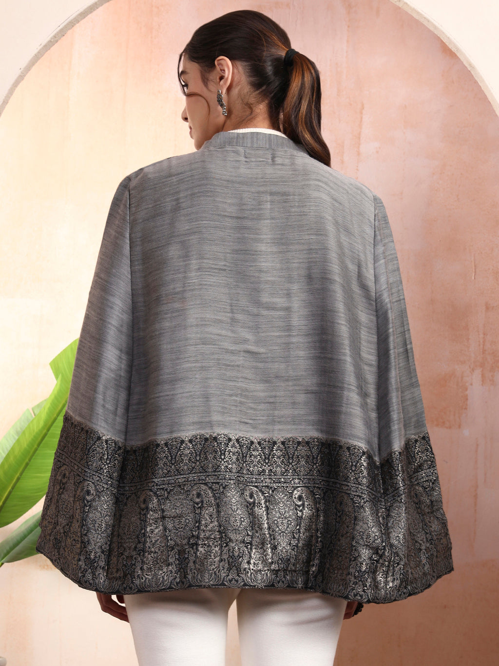 Noorvi kaani Cape Jacket